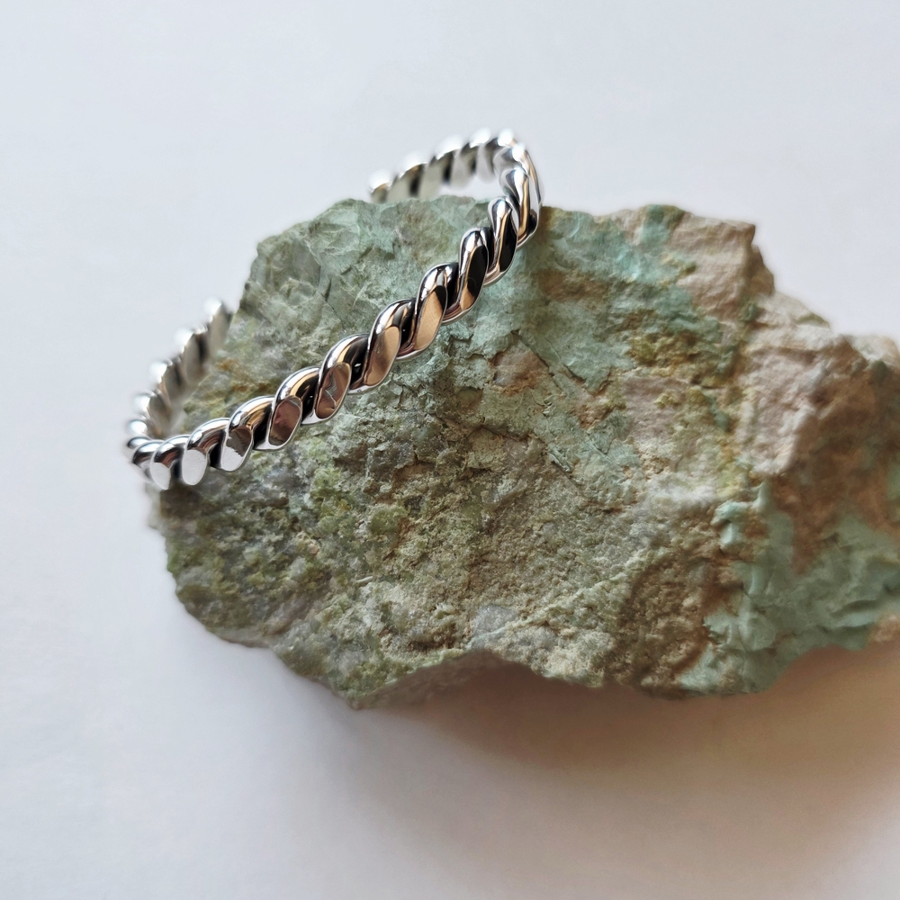 Elegant Silver Twist Bracelet